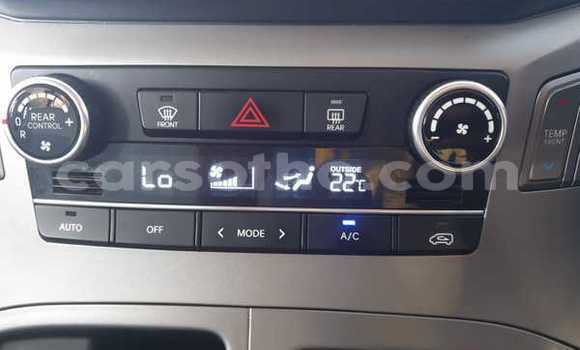 Acheter Occasion Voiture Hyundai H1 Blanc à Maseru, Maseru Acheter Occasion Voiture Hyundai H1 Blanc à Maseru, Maseru