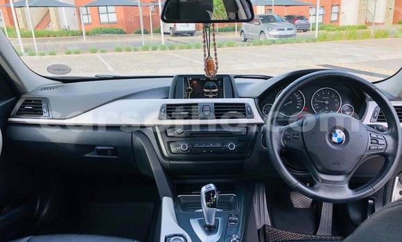 Sayi Na hannu BMW 3–Series White Mota in Maputsoa a Leribe Sayi Na hannu BMW 3–Series White Mota in Maputsoa a Leribe