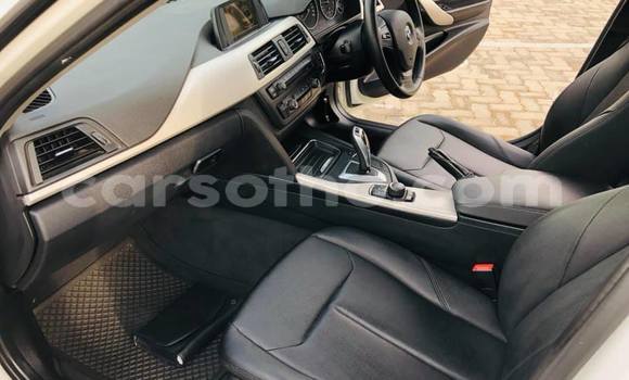 Sayi Na hannu BMW 3–Series White Mota in Maputsoa a Leribe Sayi Na hannu BMW 3–Series White Mota in Maputsoa a Leribe