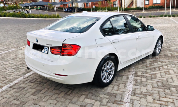 Sayi Na hannu BMW 3–Series White Mota in Maputsoa a Leribe Sayi Na hannu BMW 3–Series White Mota in Maputsoa a Leribe