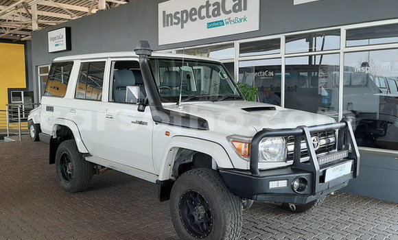 Sayi Na hannu Toyota Hilux White Mota in Maseru a Maseru Sayi Na hannu Toyota Hilux White Mota in Maseru a Maseru