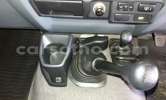 Sayi Na hannu Toyota Hilux White Mota in Maseru a Maseru Sayi Na hannu Toyota Hilux White Mota in Maseru a Maseru