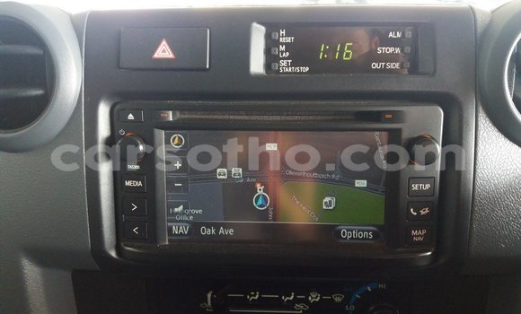 Sayi Na hannu Toyota Hilux White Mota in Maseru a Maseru Sayi Na hannu Toyota Hilux White Mota in Maseru a Maseru