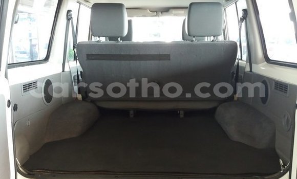 Sayi Na hannu Toyota Hilux White Mota in Maseru a Maseru Sayi Na hannu Toyota Hilux White Mota in Maseru a Maseru