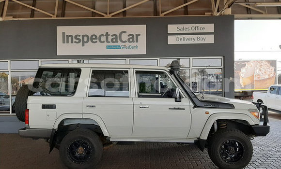 Sayi Na hannu Toyota Hilux White Mota in Maseru a Maseru Sayi Na hannu Toyota Hilux White Mota in Maseru a Maseru