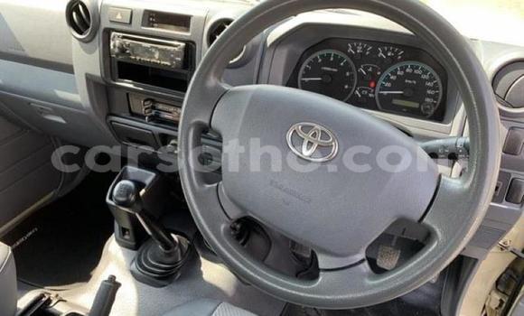 Sayi Na hannu Toyota Land Cruiser Beige Mota in Maseru a Maseru Sayi Na hannu Toyota Land Cruiser Beige Mota in Maseru a Maseru