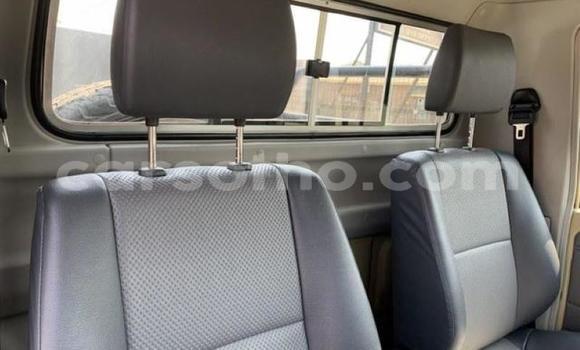 Sayi Na hannu Toyota Land Cruiser Beige Mota in Maseru a Maseru Sayi Na hannu Toyota Land Cruiser Beige Mota in Maseru a Maseru