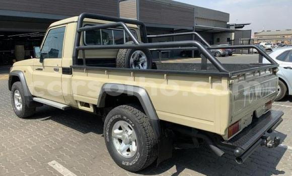 Sayi Na hannu Toyota Land Cruiser Beige Mota in Maseru a Maseru Sayi Na hannu Toyota Land Cruiser Beige Mota in Maseru a Maseru