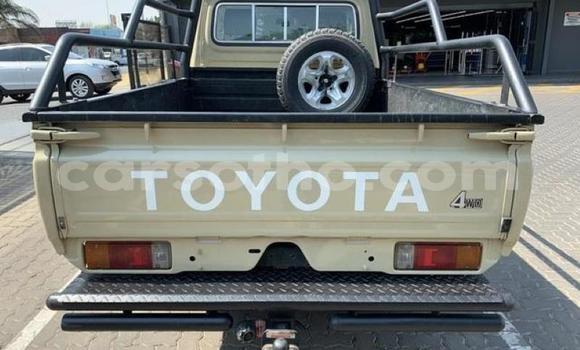 Sayi Na hannu Toyota Land Cruiser Beige Mota in Maseru a Maseru Sayi Na hannu Toyota Land Cruiser Beige Mota in Maseru a Maseru
