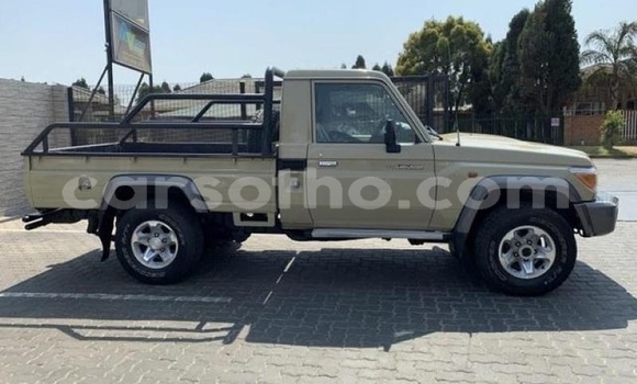 Sayi Na hannu Toyota Land Cruiser Beige Mota in Maseru a Maseru Sayi Na hannu Toyota Land Cruiser Beige Mota in Maseru a Maseru
