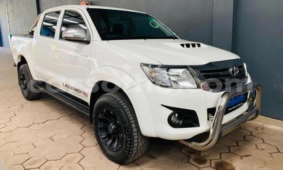 Sayi Na hannu Toyota Hilux White Mota in Maseru a Maseru Sayi Na hannu Toyota Hilux White Mota in Maseru a Maseru