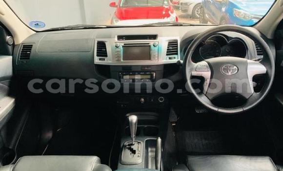 Sayi Na hannu Toyota Hilux White Mota in Maseru a Maseru Sayi Na hannu Toyota Hilux White Mota in Maseru a Maseru