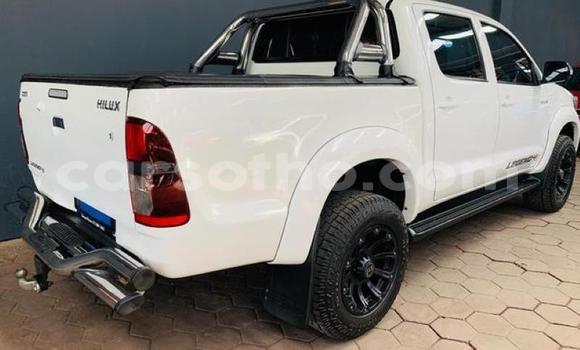 Sayi Na hannu Toyota Hilux White Mota in Maseru a Maseru Sayi Na hannu Toyota Hilux White Mota in Maseru a Maseru