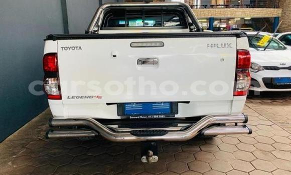 Sayi Na hannu Toyota Hilux White Mota in Maseru a Maseru Sayi Na hannu Toyota Hilux White Mota in Maseru a Maseru