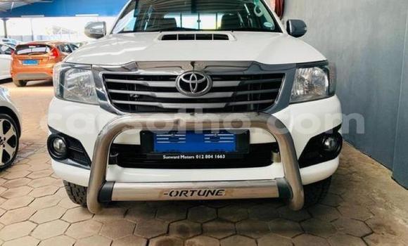 Sayi Na hannu Toyota Hilux White Mota in Maseru a Maseru Sayi Na hannu Toyota Hilux White Mota in Maseru a Maseru
