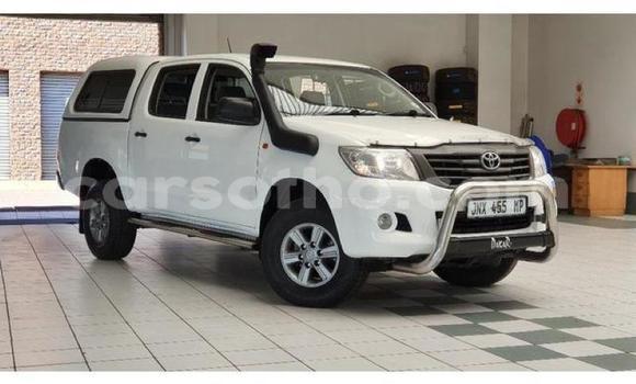 Sayi Na hannu Toyota Hilux White Mota in Maputsoa a Leribe Sayi Na hannu Toyota Hilux White Mota in Maputsoa a Leribe