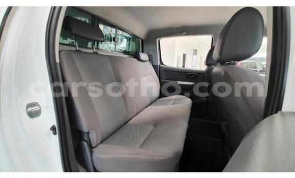 Sayi Na hannu Toyota Hilux White Mota in Maputsoa a Leribe Sayi Na hannu Toyota Hilux White Mota in Maputsoa a Leribe
