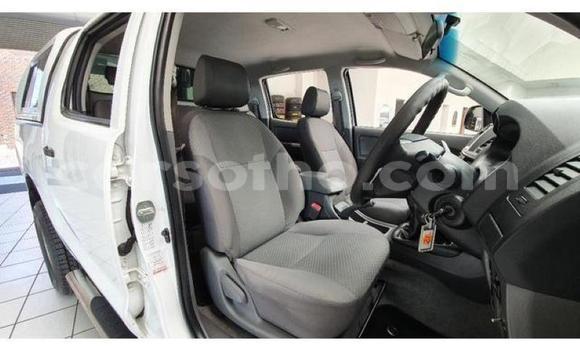 Sayi Na hannu Toyota Hilux White Mota in Maputsoa a Leribe Sayi Na hannu Toyota Hilux White Mota in Maputsoa a Leribe