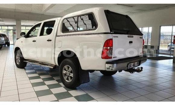 Sayi Na hannu Toyota Hilux White Mota in Maputsoa a Leribe Sayi Na hannu Toyota Hilux White Mota in Maputsoa a Leribe