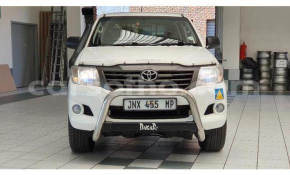 Sayi Na hannu Toyota Hilux White Mota in Maputsoa a Leribe Sayi Na hannu Toyota Hilux White Mota in Maputsoa a Leribe