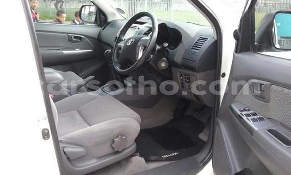 Acheter Occasion Voiture Toyota Hilux Blanc à Maputsoe, Leribe Acheter Occasion Voiture Toyota Hilux Blanc à Maputsoe, Leribe