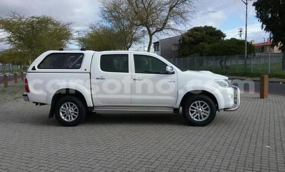 Acheter Occasion Voiture Toyota Hilux Blanc à Maputsoe, Leribe Acheter Occasion Voiture Toyota Hilux Blanc à Maputsoe, Leribe