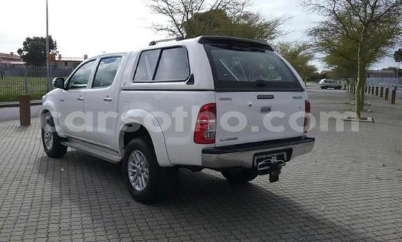 Acheter Occasion Voiture Toyota Hilux Blanc à Maputsoe, Leribe Acheter Occasion Voiture Toyota Hilux Blanc à Maputsoe, Leribe
