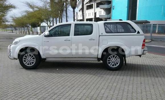 Acheter Occasion Voiture Toyota Hilux Blanc à Maputsoe, Leribe Acheter Occasion Voiture Toyota Hilux Blanc à Maputsoe, Leribe