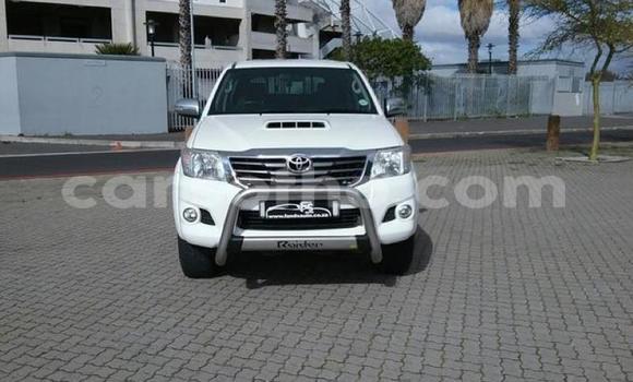 Acheter Occasion Voiture Toyota Hilux Blanc à Maputsoe, Leribe Acheter Occasion Voiture Toyota Hilux Blanc à Maputsoe, Leribe