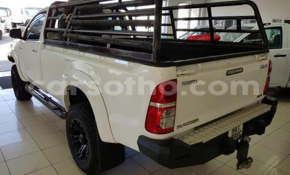 Buy Used Toyota Hilux White Car in Maputsoa in Leribe Buy Used Toyota Hilux White Car in Maputsoa in Leribe
