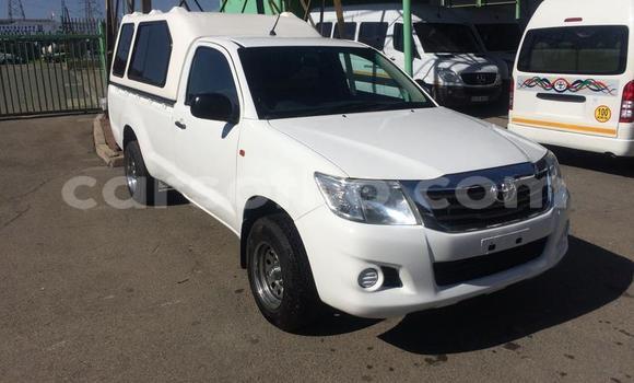 Sayi Na hannu Toyota Hilux White Mota in Maseru a Maseru Sayi Na hannu Toyota Hilux White Mota in Maseru a Maseru
