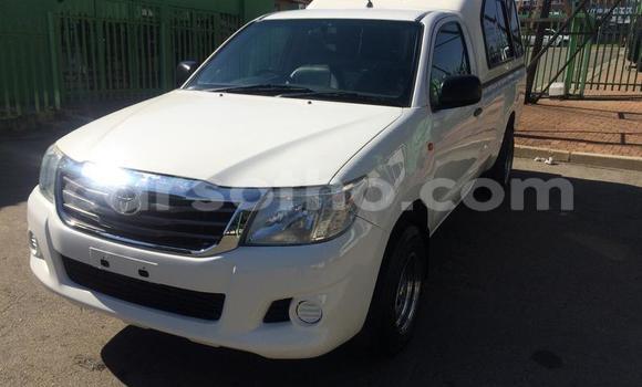 Sayi Na hannu Toyota Hilux White Mota in Maseru a Maseru Sayi Na hannu Toyota Hilux White Mota in Maseru a Maseru