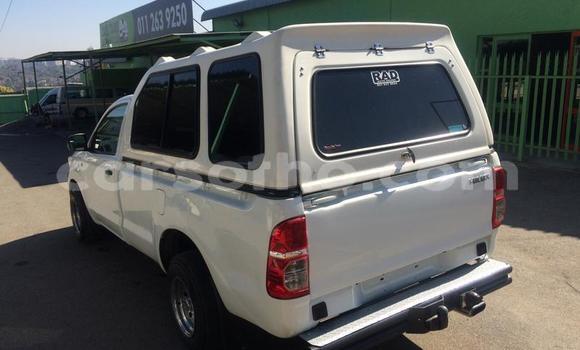 Sayi Na hannu Toyota Hilux White Mota in Maseru a Maseru Sayi Na hannu Toyota Hilux White Mota in Maseru a Maseru