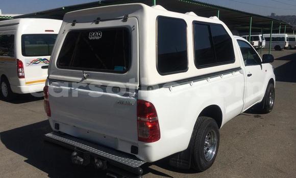 Sayi Na hannu Toyota Hilux White Mota in Maseru a Maseru Sayi Na hannu Toyota Hilux White Mota in Maseru a Maseru