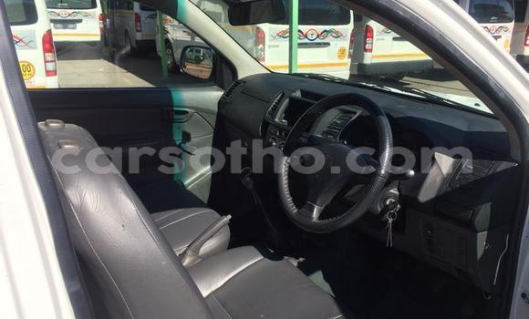 Sayi Na hannu Toyota Hilux White Mota in Maseru a Maseru Sayi Na hannu Toyota Hilux White Mota in Maseru a Maseru