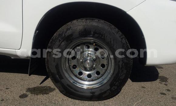 Sayi Na hannu Toyota Hilux White Mota in Maseru a Maseru Sayi Na hannu Toyota Hilux White Mota in Maseru a Maseru