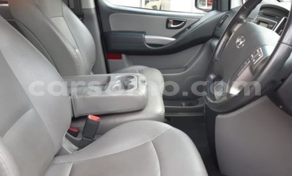 اشتري مستعمل Hyundai H1 Silver سيارة في Hlotse في Leribe اشتري مستعمل Hyundai H1 Silver سيارة في Hlotse في Leribe
