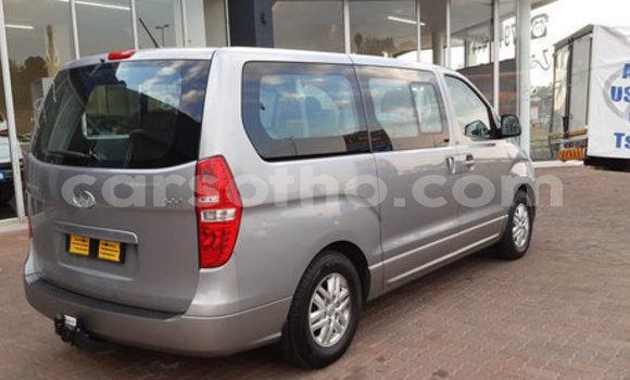 اشتري مستعمل Hyundai H1 Silver سيارة في Hlotse في Leribe اشتري مستعمل Hyundai H1 Silver سيارة في Hlotse في Leribe
