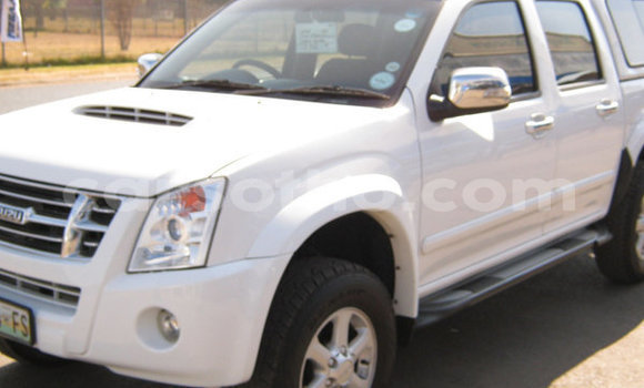 Acheter Occasion Voiture Isuzu KB Blanc à Maputsoa, Leribe Acheter Occasion Voiture Isuzu KB Blanc à Maputsoa, Leribe