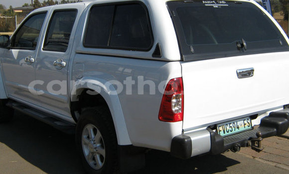 Acheter Occasion Voiture Isuzu KB Blanc à Maputsoa, Leribe Acheter Occasion Voiture Isuzu KB Blanc à Maputsoa, Leribe