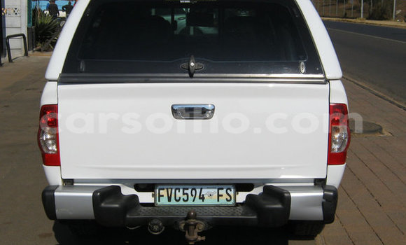 Acheter Occasion Voiture Isuzu KB Blanc à Maputsoa, Leribe Acheter Occasion Voiture Isuzu KB Blanc à Maputsoa, Leribe