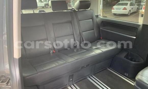 اشتري مستعمل Volkswagen Caravelle Silver سيارة في Hlotse في Leribe اشتري مستعمل Volkswagen Caravelle Silver سيارة في Hlotse في Leribe