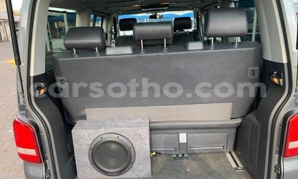اشتري مستعمل Volkswagen Caravelle Silver سيارة في Hlotse في Leribe اشتري مستعمل Volkswagen Caravelle Silver سيارة في Hlotse في Leribe