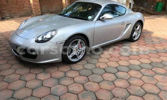 Sayi Na hannu Porsche 718 Cayman Silver Mota in Hlotse a Leribe