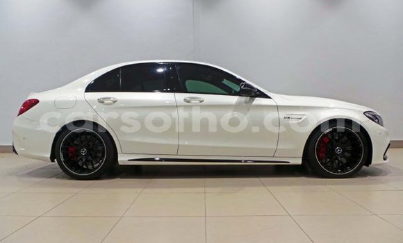 Buy Used Mercedes-Benz C–Class White Car in Hlotse in Leribe Buy Used Mercedes-Benz C–Class White Car in Hlotse in Leribe