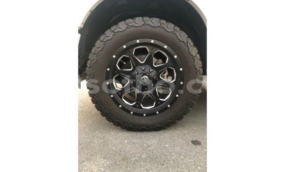 Acheter Import Voiture Ford V8 Blanc à Import - Dubai, Maseru Acheter Import Voiture Ford V8 Blanc à Import - Dubai, Maseru