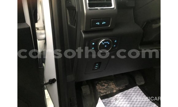 Acheter Import Voiture Ford V8 Blanc à Import - Dubai, Maseru Acheter Import Voiture Ford V8 Blanc à Import - Dubai, Maseru