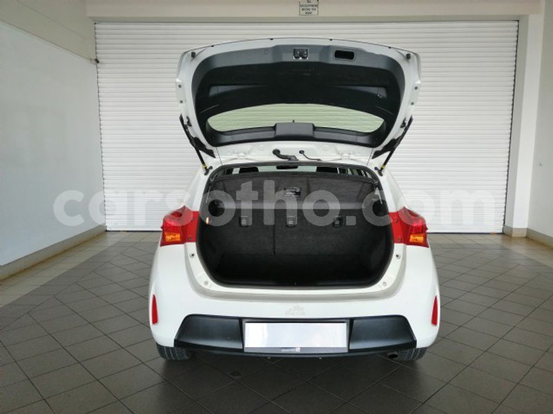 Big with watermark 2013 toyota auris 2