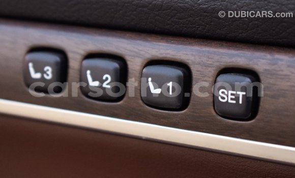 Sayi Imported Toyota Land Cruiser White Mota in Import - Dubai a Maseru Sayi Imported Toyota Land Cruiser White Mota in Import - Dubai a Maseru