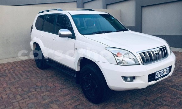 Sayi Na hannu Toyota Land Cruiser Prado White Mota in Maputsoa a Leribe Sayi Na hannu Toyota Land Cruiser Prado White Mota in Maputsoa a Leribe